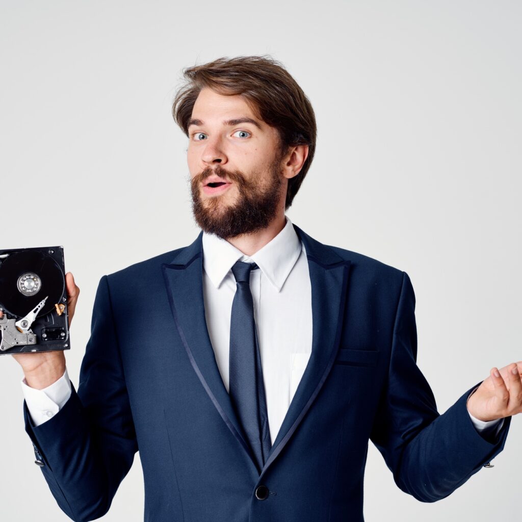 Hard disk veri kurtarma sürecinde duygusal an yaşayan adam – Denizli MTS Bilişim